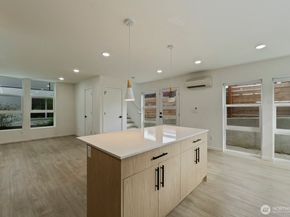 9002 15th Avenue SW A, Seattle WA 98106