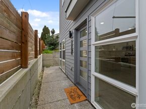 9002 15th Avenue SW A, Seattle WA 98106