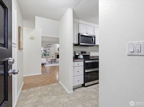 15929 NE 41st Street 8B, Redmond WA 98052