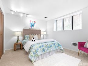 7020 137th Avenue NE, Redmond WA 98052