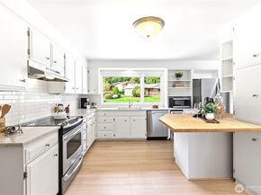 7020 137th Avenue NE, Redmond WA 98052