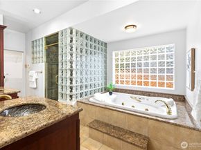 7020 137th Avenue NE, Redmond WA 98052