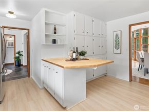 7020 137th Avenue NE, Redmond WA 98052