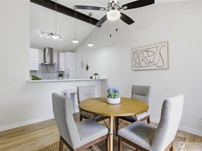 11630 NE 70th Place Unit D, Kirkland WA 98033