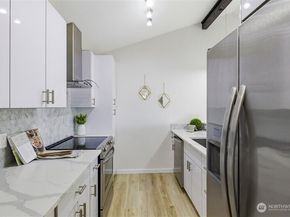 11630 NE 70th Place Unit D, Kirkland WA 98033