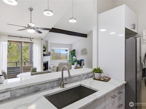 11630 NE 70th Place Unit D, Kirkland WA 98033