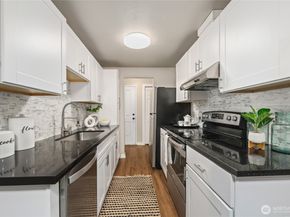 12527 NE 117th Place F5, Kirkland WA 98034