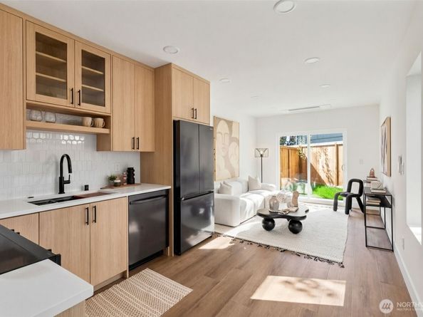 11011 Goodwin Way NE B, Seattle WA 98125