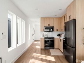 11011 Goodwin Way NE B, Seattle WA 98125