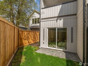 11011 Goodwin Way NE B, Seattle WA 98125