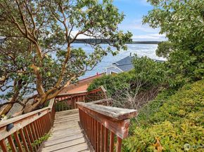 13725 SW Pohl Road, Vashon WA 98070