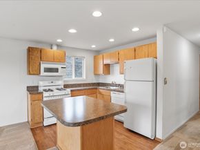 2609 W Marine View Drive 2, Everett WA 98201