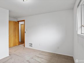 2609 W Marine View Drive 2, Everett WA 98201