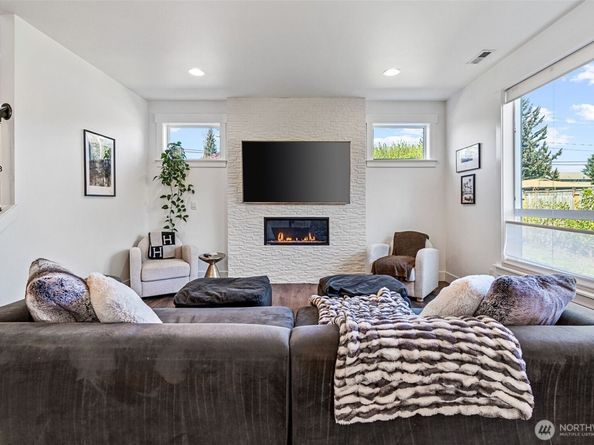 20803 9th Place W, Lynnwood WA 98036