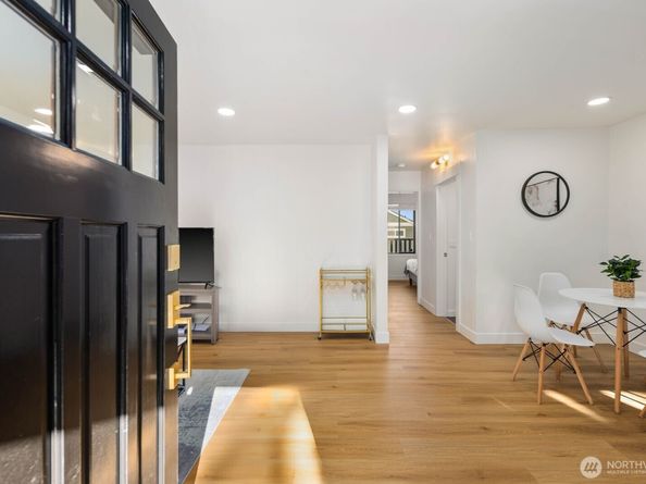 7132 34th Avenue SW, Seattle WA 98126