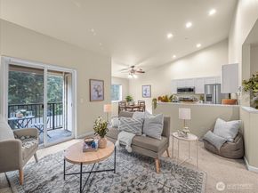 6527 200th Street SW 301, Lynnwood WA 98036