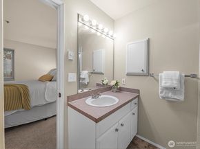 6527 200th Street SW 301, Lynnwood WA 98036