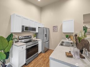 6527 200th Street SW 301, Lynnwood WA 98036