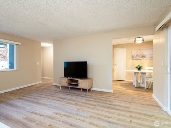 17302 NE 45th Street 101, Redmond WA 98052