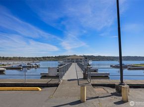 17302 NE 45th Street 101, Redmond WA 98052