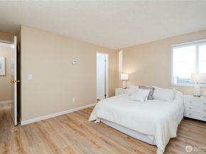 17302 NE 45th Street 101, Redmond WA 98052