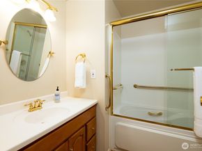 17302 NE 45th Street 101, Redmond WA 98052