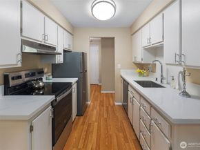 17302 NE 45th Street 101, Redmond WA 98052