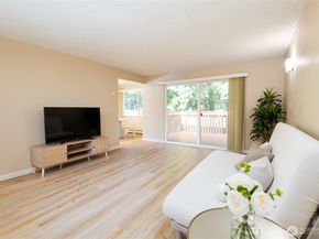 17302 NE 45th Street 101, Redmond WA 98052