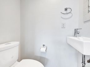 3216 15th Avenue W B, Seattle WA 98119