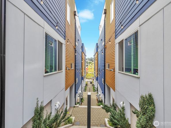 3216 15th Avenue W B, Seattle WA 98119