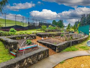 750 N 143rd Street 212, Seattle WA 98133