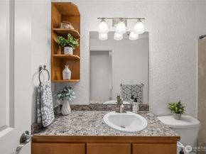 750 N 143rd Street 212, Seattle WA 98133