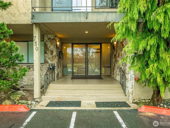 750 N 143rd Street 212, Seattle WA 98133