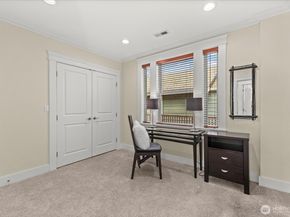 400 NE 50th Street, Seattle WA 98105
