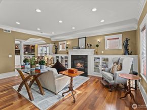 400 NE 50th Street, Seattle WA 98105