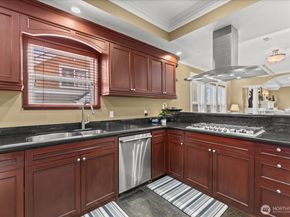 400 NE 50th Street, Seattle WA 98105