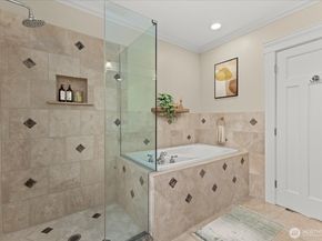 400 NE 50th Street, Seattle WA 98105