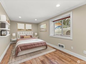 400 NE 50th Street, Seattle WA 98105