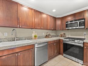 400 NE 50th Street, Seattle WA 98105