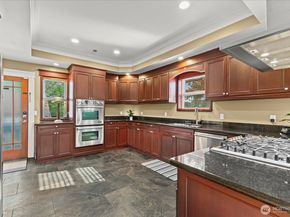 400 NE 50th Street, Seattle WA 98105
