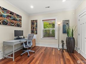 400 NE 50th Street, Seattle WA 98105