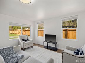1747 1/2 NE 147th St, Shoreline WA 98155
