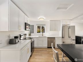 1747 1/2 NE 147th St, Shoreline WA 98155