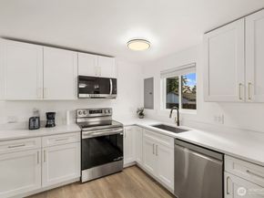 1747 1/2 NE 147th St, Shoreline WA 98155