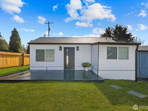 1747 1/2 NE 147th St, Shoreline WA 98155
