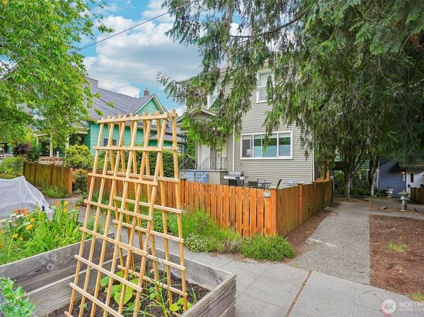 3624 Whitman Avenue N 1, Seattle WA 98103