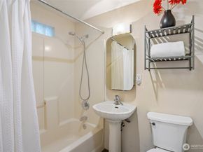 3624 Whitman Avenue N 1, Seattle WA 98103