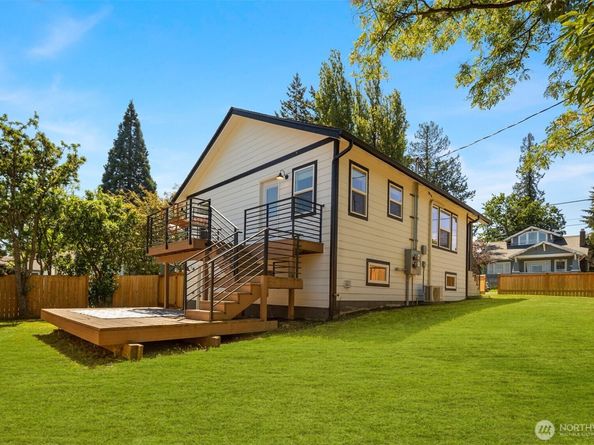 11558 Fremont Avenue N A, Seattle WA 98133