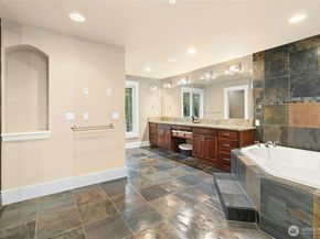 18634 92nd Avenue NE, Bothell WA 98011
