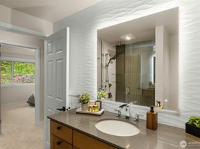 8805 SE 39th Street, Mercer Island WA 98040